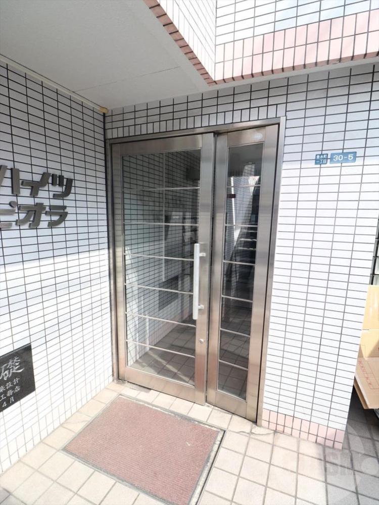 22/30 エントランス