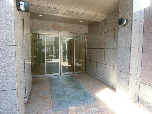 27/30 エントランス