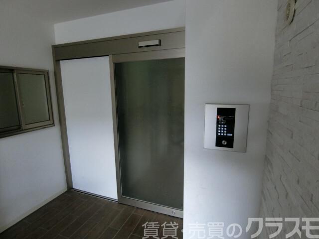 28/30 エントランス