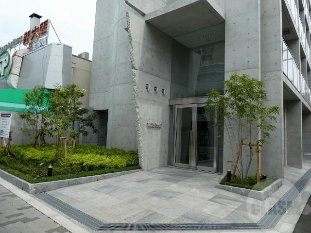 21/30 エントランス