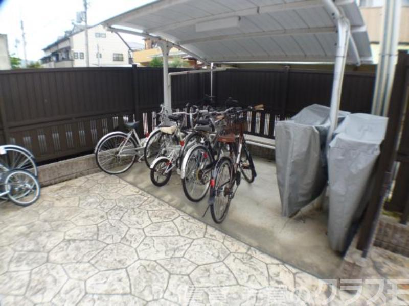 30/30 エントランス