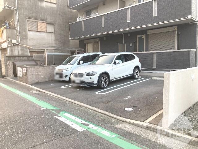 23/30 駐車場
