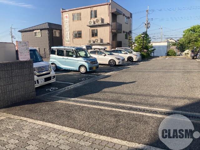 22/27 駐車場