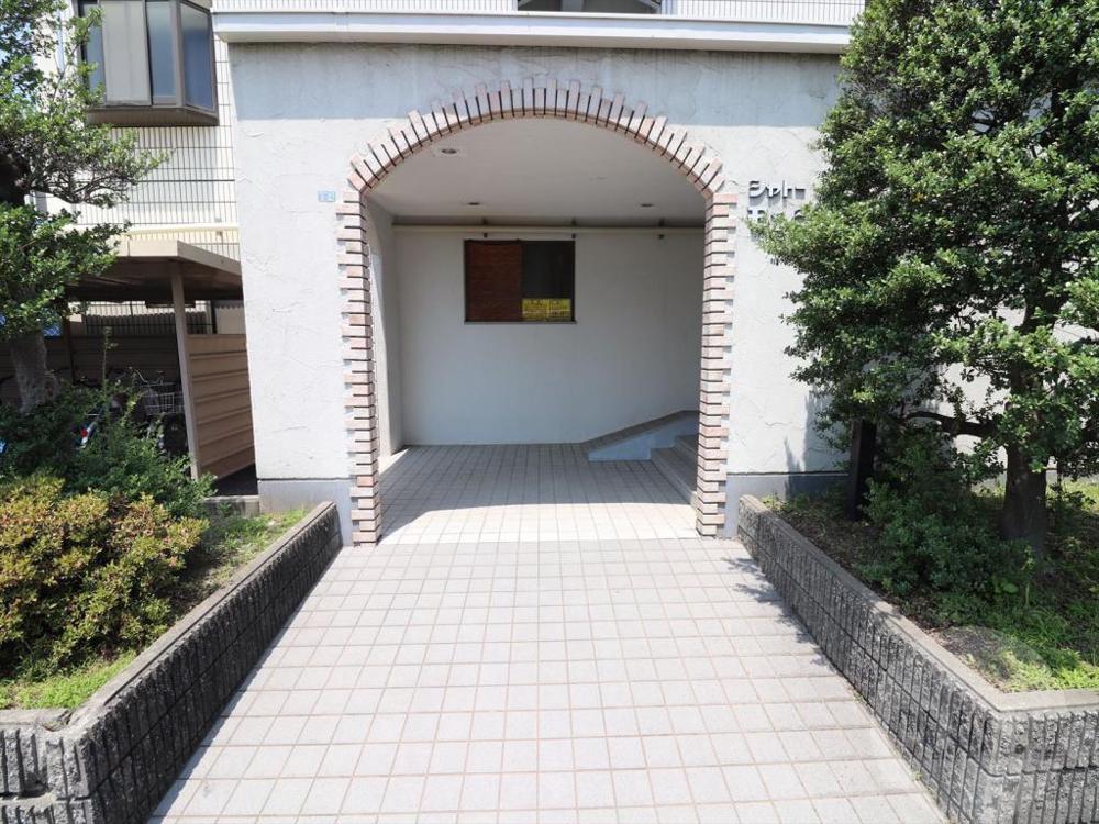 22/30 エントランス