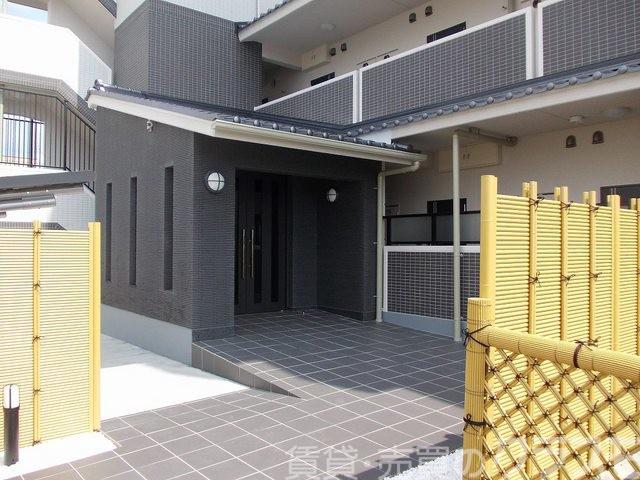 30/30 エントランス