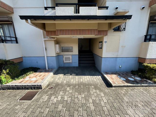 18/26 エントランス