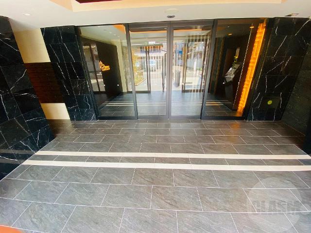 21/30 エントランス