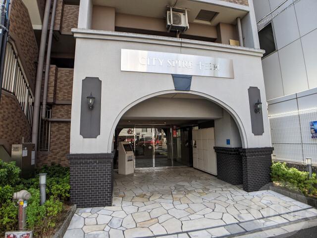 22/28 エントランス