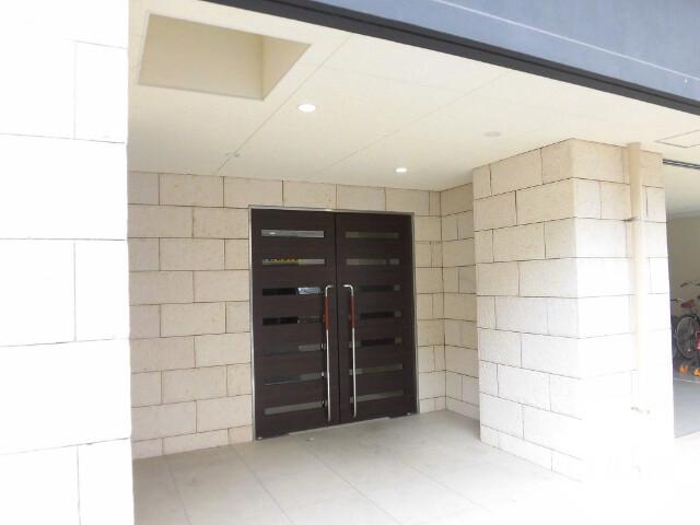 21/26 エントランス