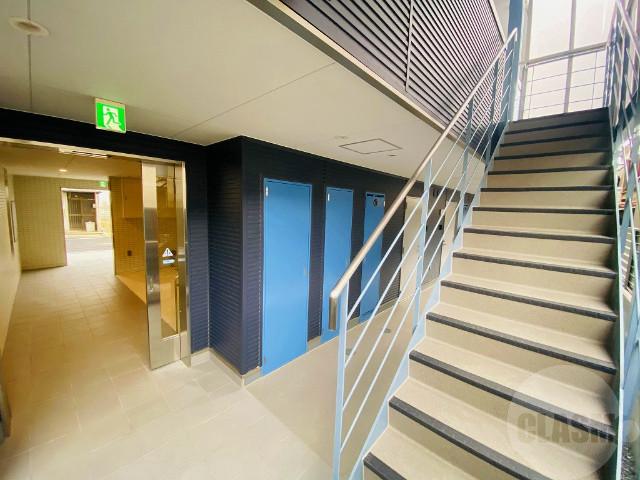 21/30 エントランス