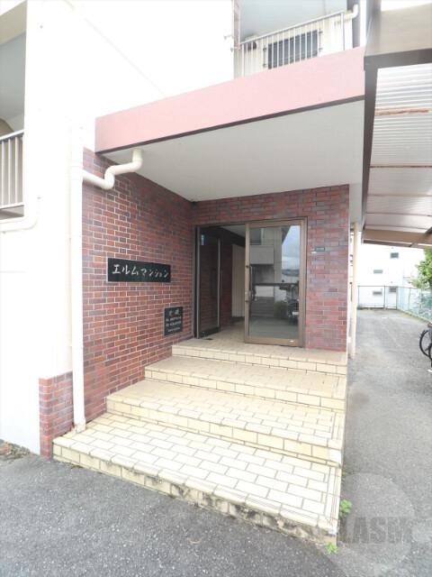 19/27 エントランス