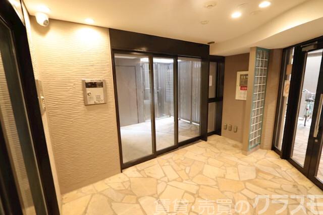 28/30 エントランス