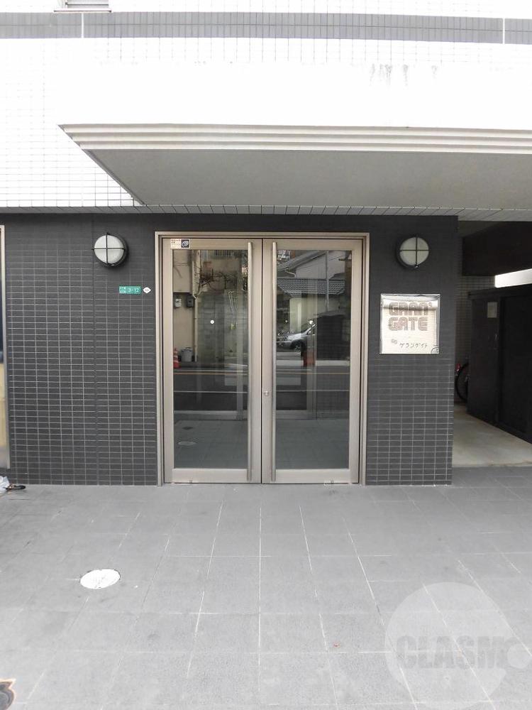 22/26 エントランス