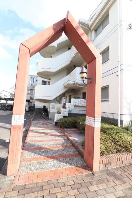 22/30 エントランス