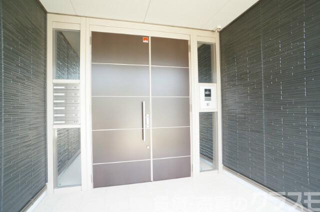 27/30 エントランス