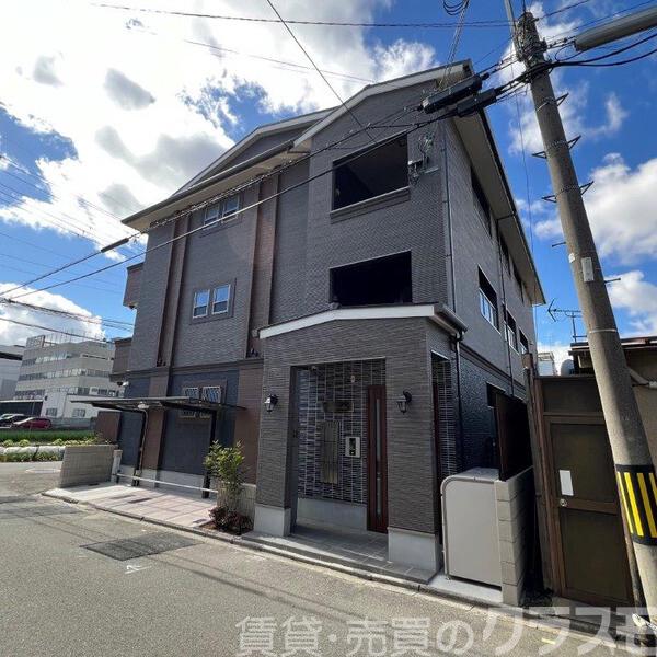 28/30 エントランス