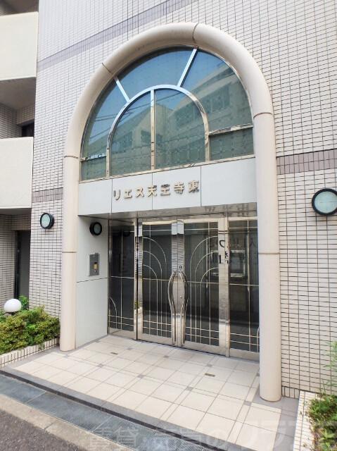 19/30 エントランス