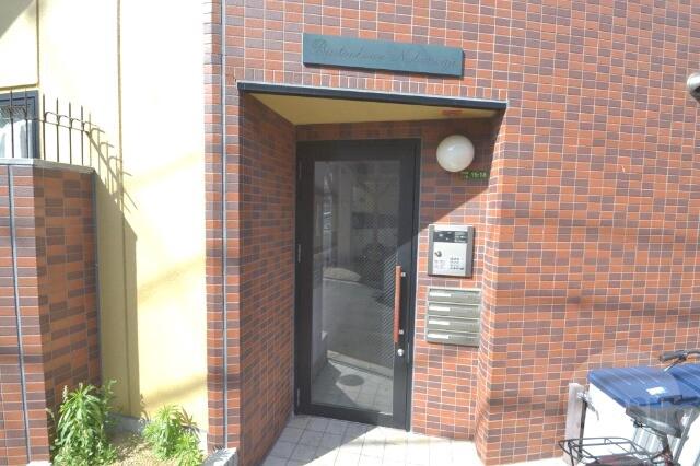 21/30 エントランス