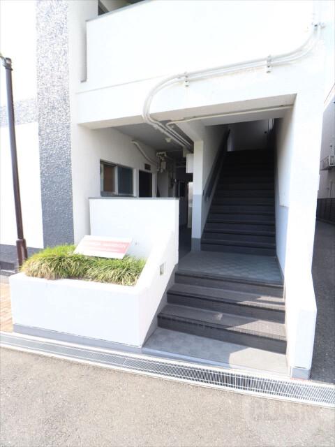 22/30 エントランス