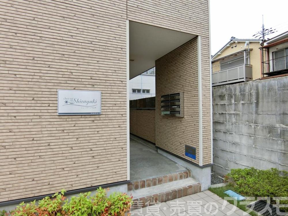 28/30 エントランス