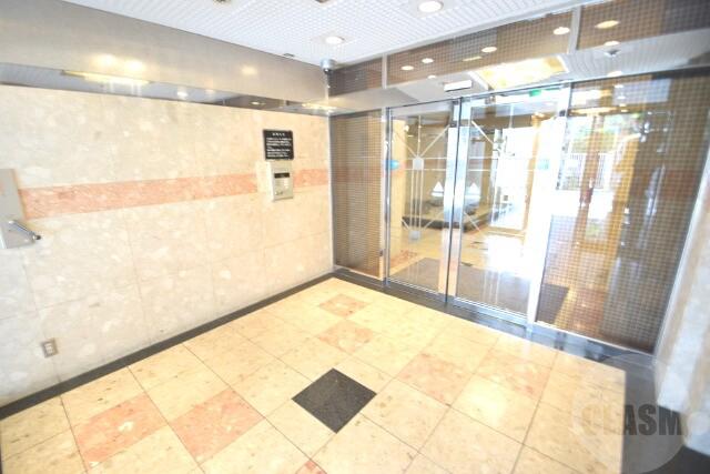 18/27 エントランス