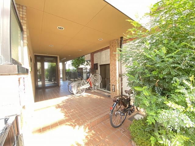 22/30 エントランス