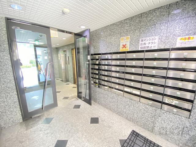 16/27 エントランス