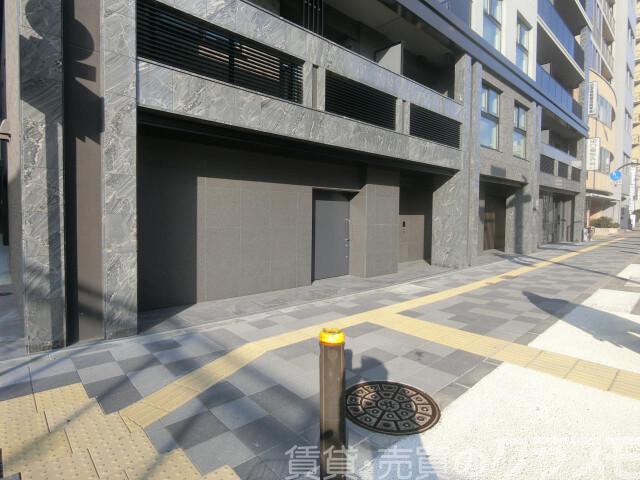 28/30 エントランス