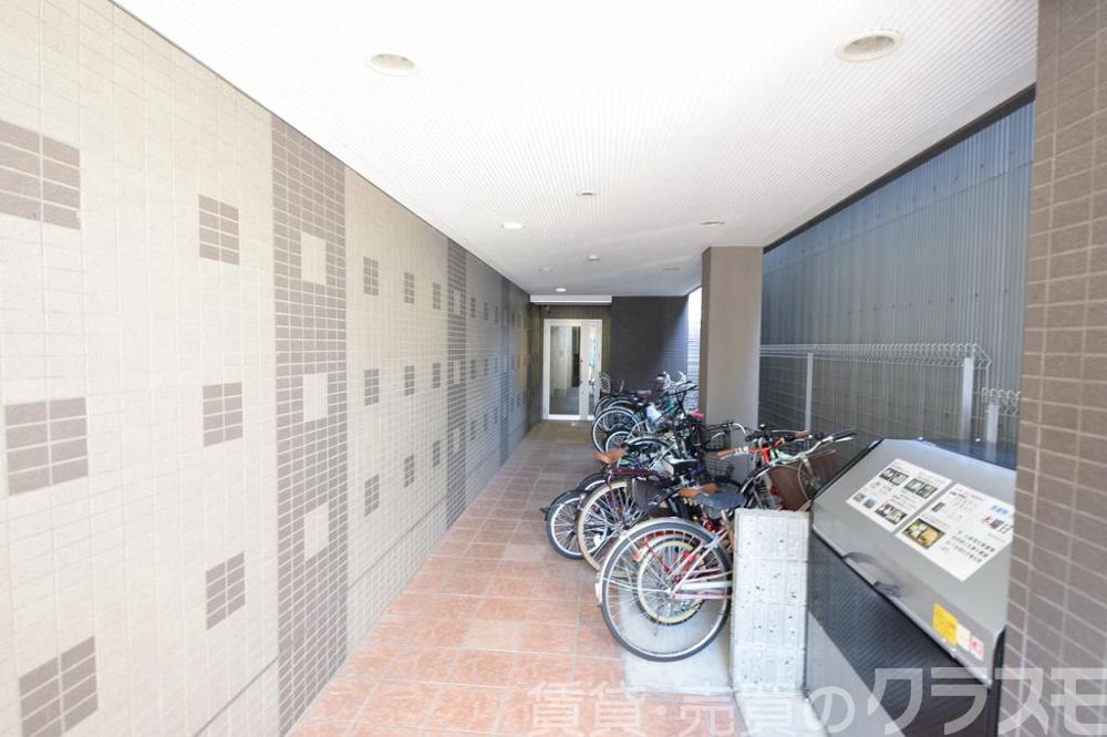 30/30 エントランス