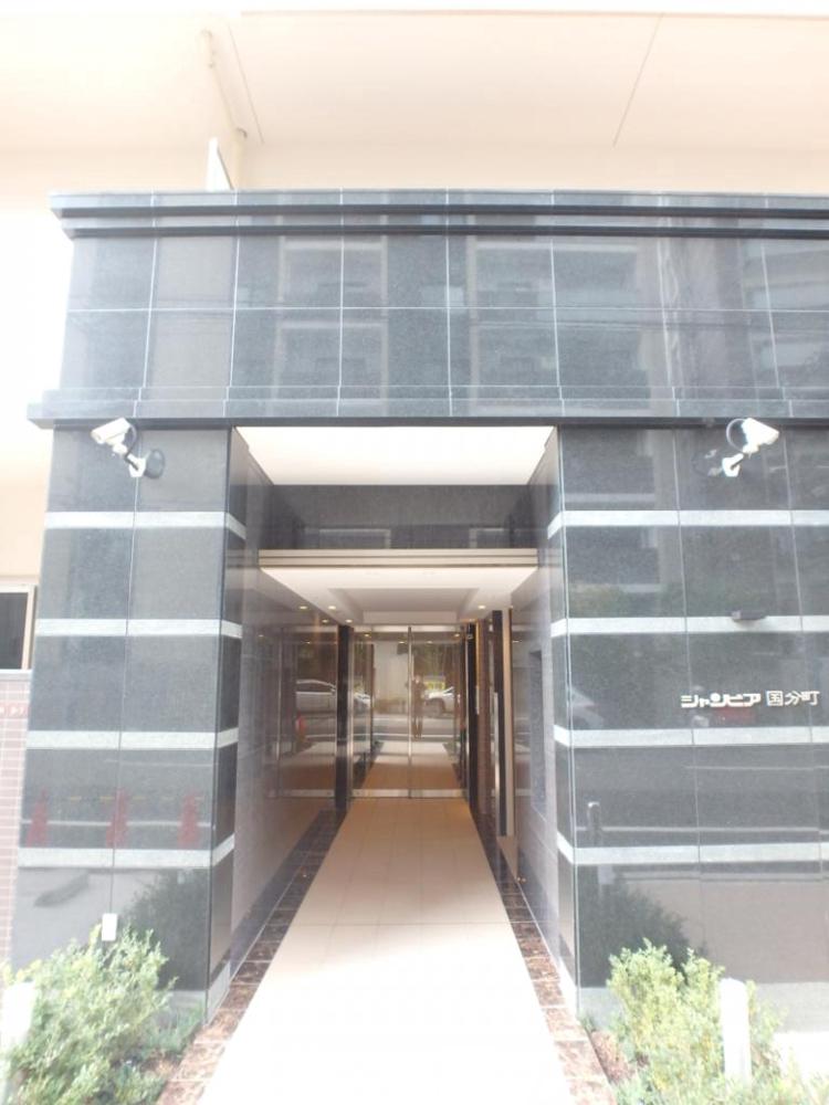 27/30 エントランス