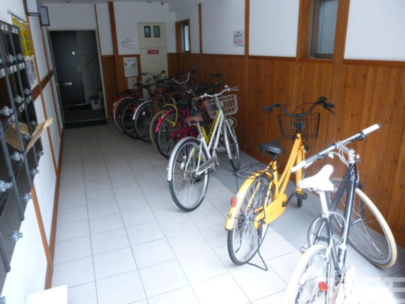 28/30 エントランス