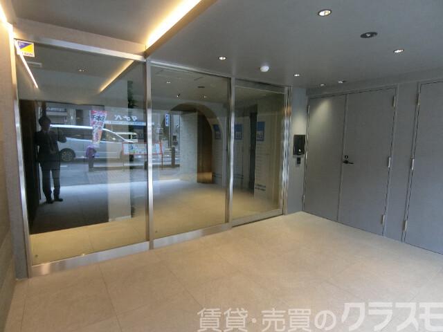 28/30 エントランス