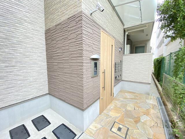 16/26 エントランス