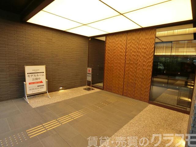 27/30 エントランス