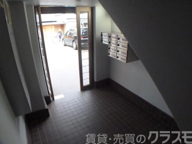 28/30 エントランス