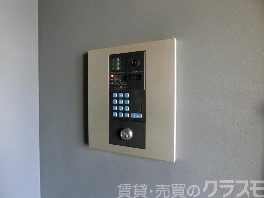 28/30 エントランス