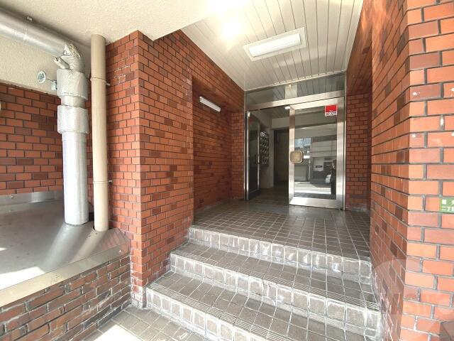 20/29 エントランス