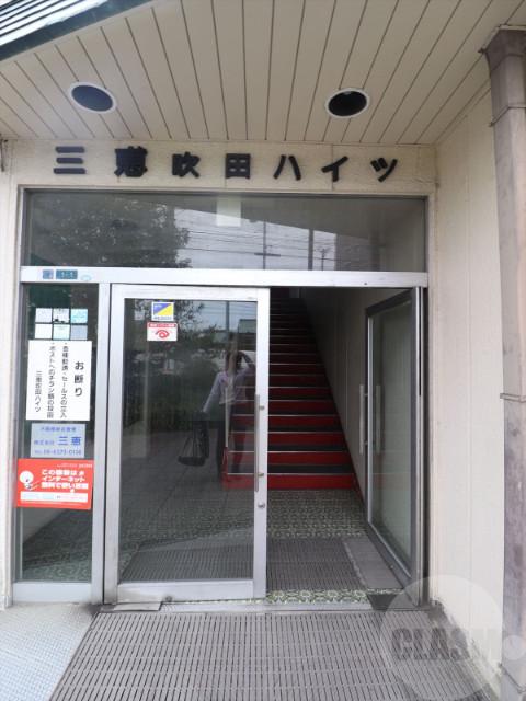 22/30 エントランス