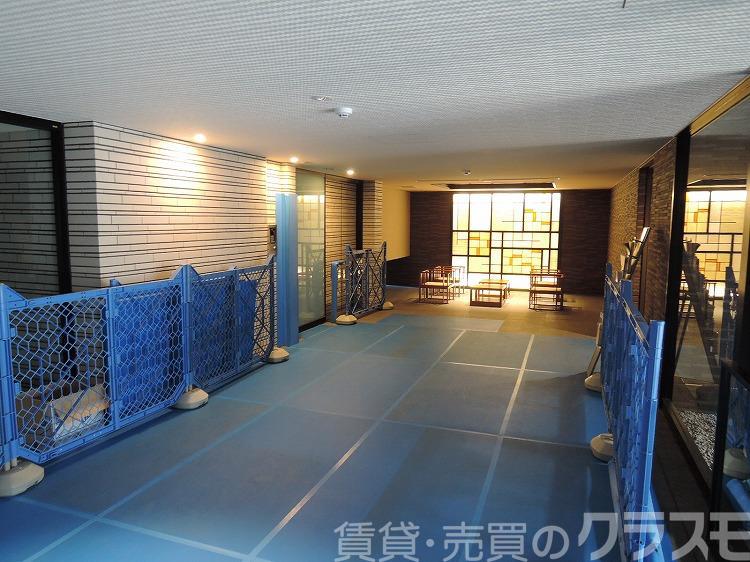 28/30 エントランス