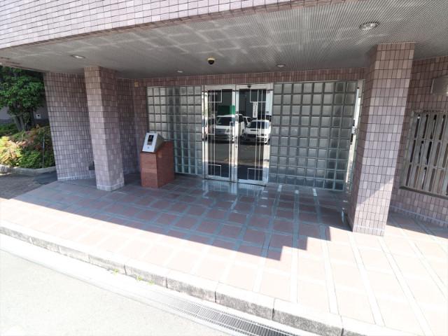 19/27 エントランス