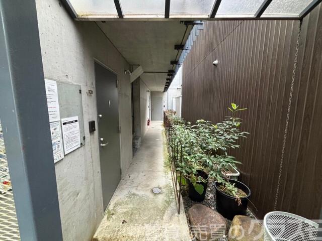 21/30 エントランス