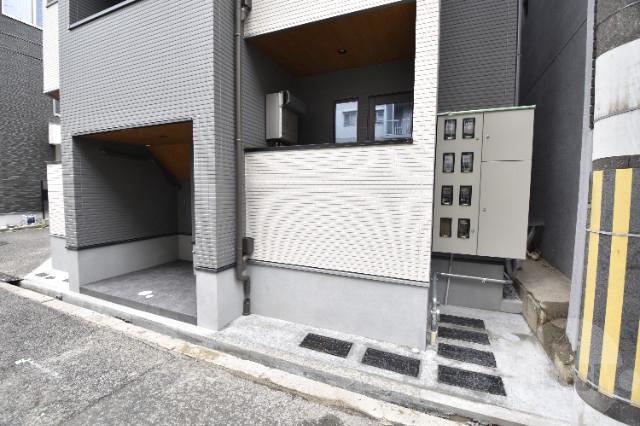 25/30 エントランス