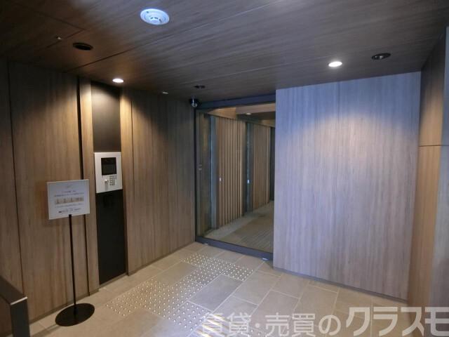 28/30 エントランス