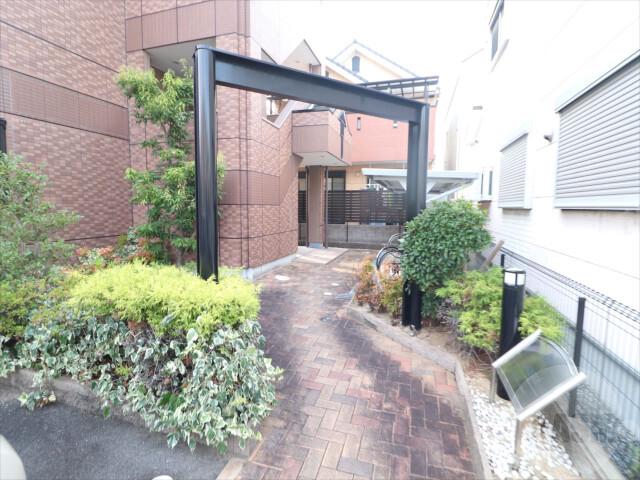 22/30 エントランス