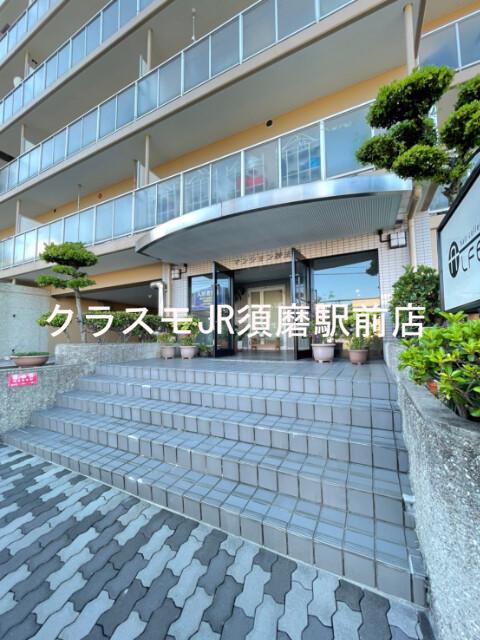 21/30 エントランス