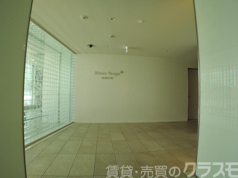 28/30 エントランス