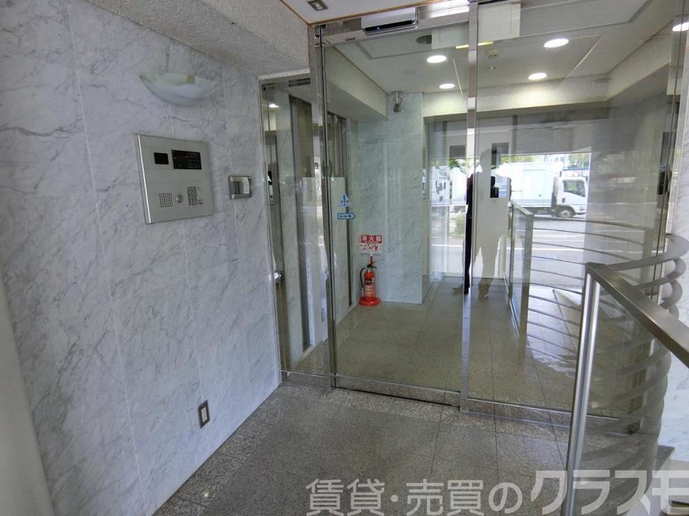 27/30 エントランス