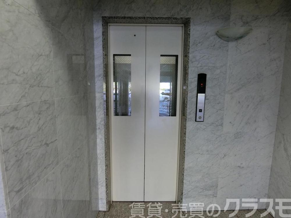 28/30 エントランス