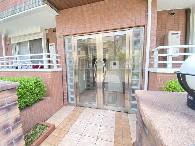 21/30 エントランス