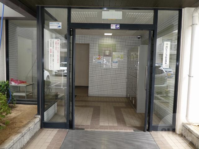 20/30 エントランス